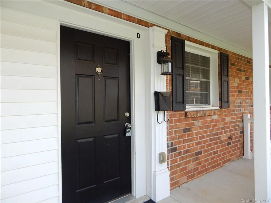 Urban Living just 2 miles from Uptown!Upscale living with practical pricing.Granite Coaunter tops and hardwood laminate flooring. Must see- it will go fast!