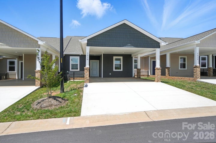 Photo 1 of 37 — 1518 29th Street SE, Hickory, NC 28602