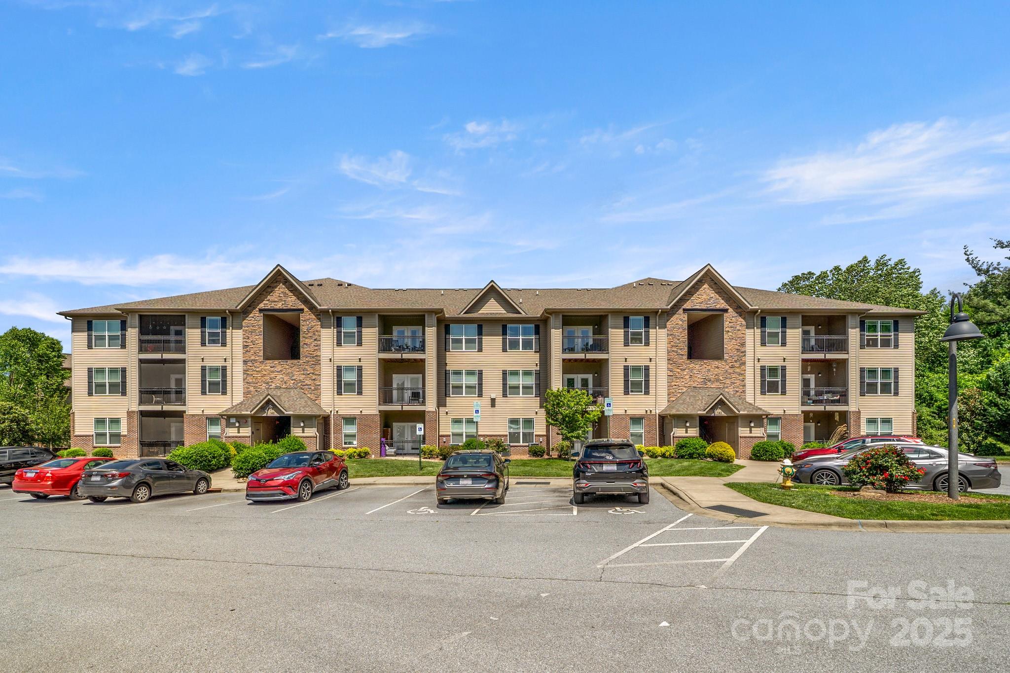 142 Brickton Village Circle 103