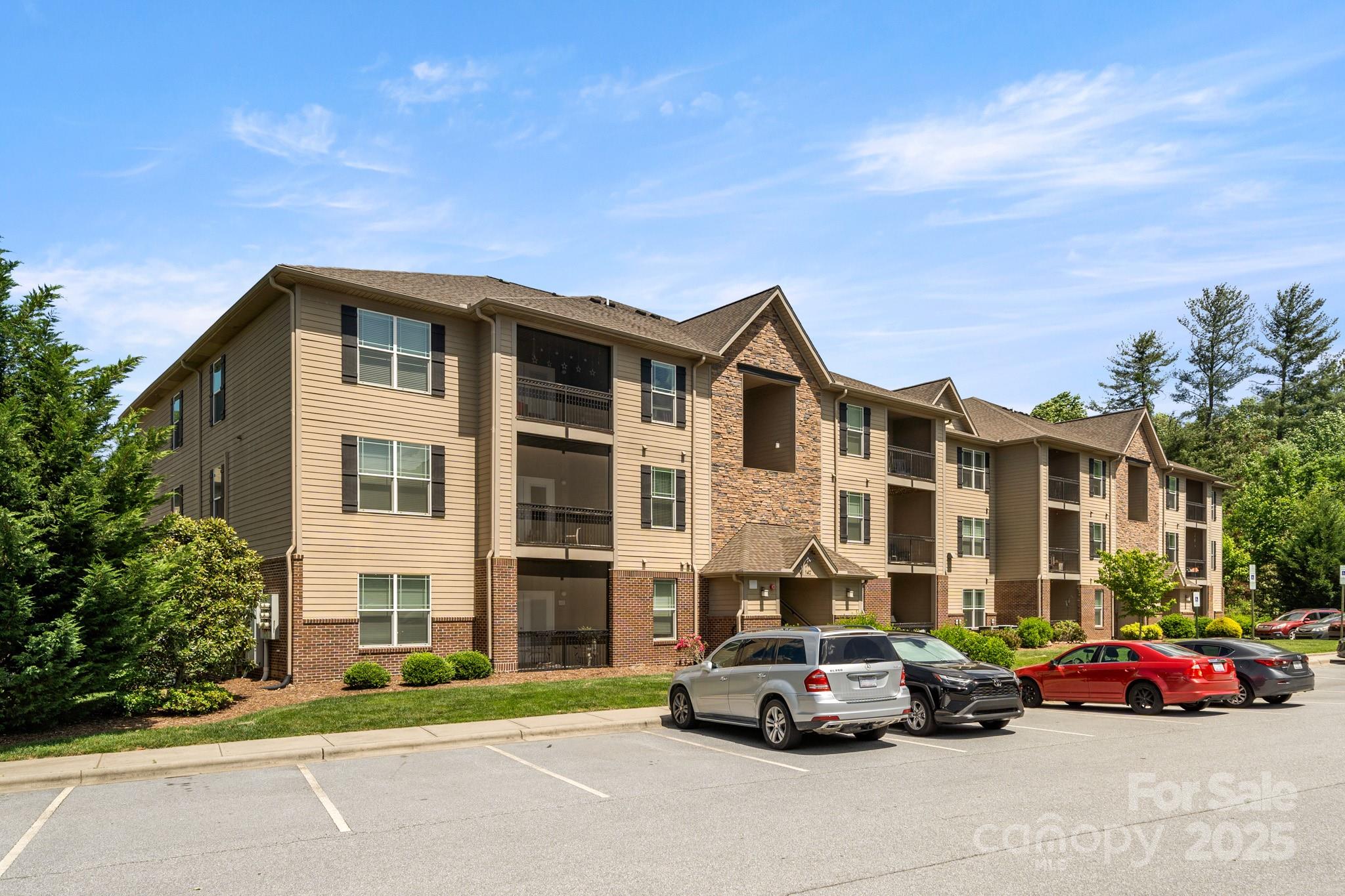 142 Brickton Village Circle 103