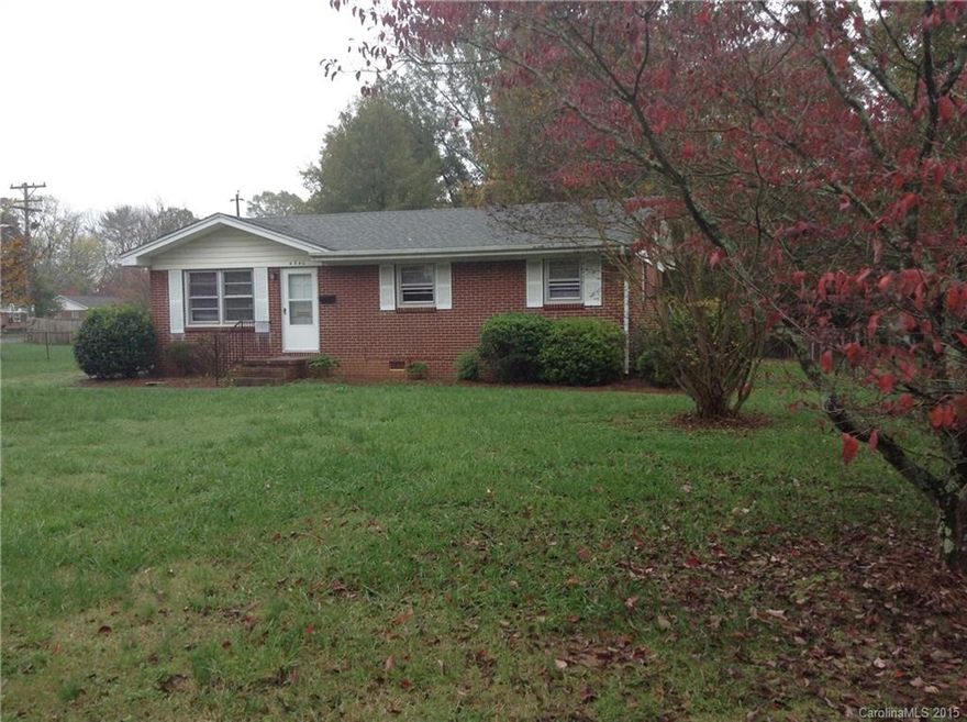 Rent Special!: Receive one month free with move-in by 2/29/16! This cute brick ranch is located on a large lot. Features include a kitchen with an updated sink and counter tops, and a bathroom with new flooring. The fenced back yard with a covered patio extends the living space outdoors. Close to schools, parks, shopping and dining!
