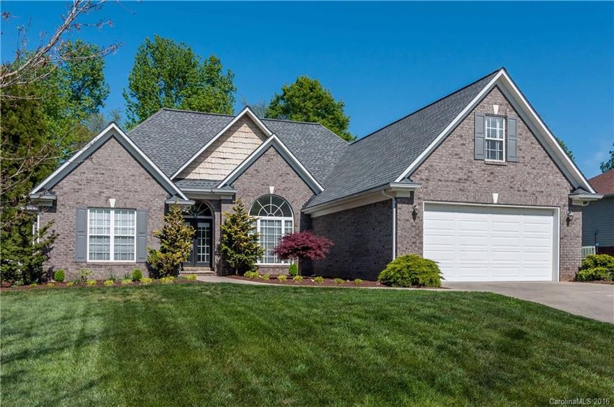 Gorgeous Full Brick Ranch w/Rec Room on 2nd floor w/2 Ceiling Fans! Heavily landscaped rear yard w/Perennials & Full Irrigation. Gleaming HW Floors in Entry, Dining & Great Room, Kitchen/Breakfast -- Granite & tile backsplash in Kitchen. 11' Ceilings in Entry, Dining & Great Rooms. Gas FPL & Built in Book Shelves. Tile floors in Baths. Newer Roof, HVAC, Hot Water Heater. 2" Blinds thruout. Peace of Mind---Termite Bond & One Year Home Warranty. Close to New Bypass, Sought After Fort Mill Schools!