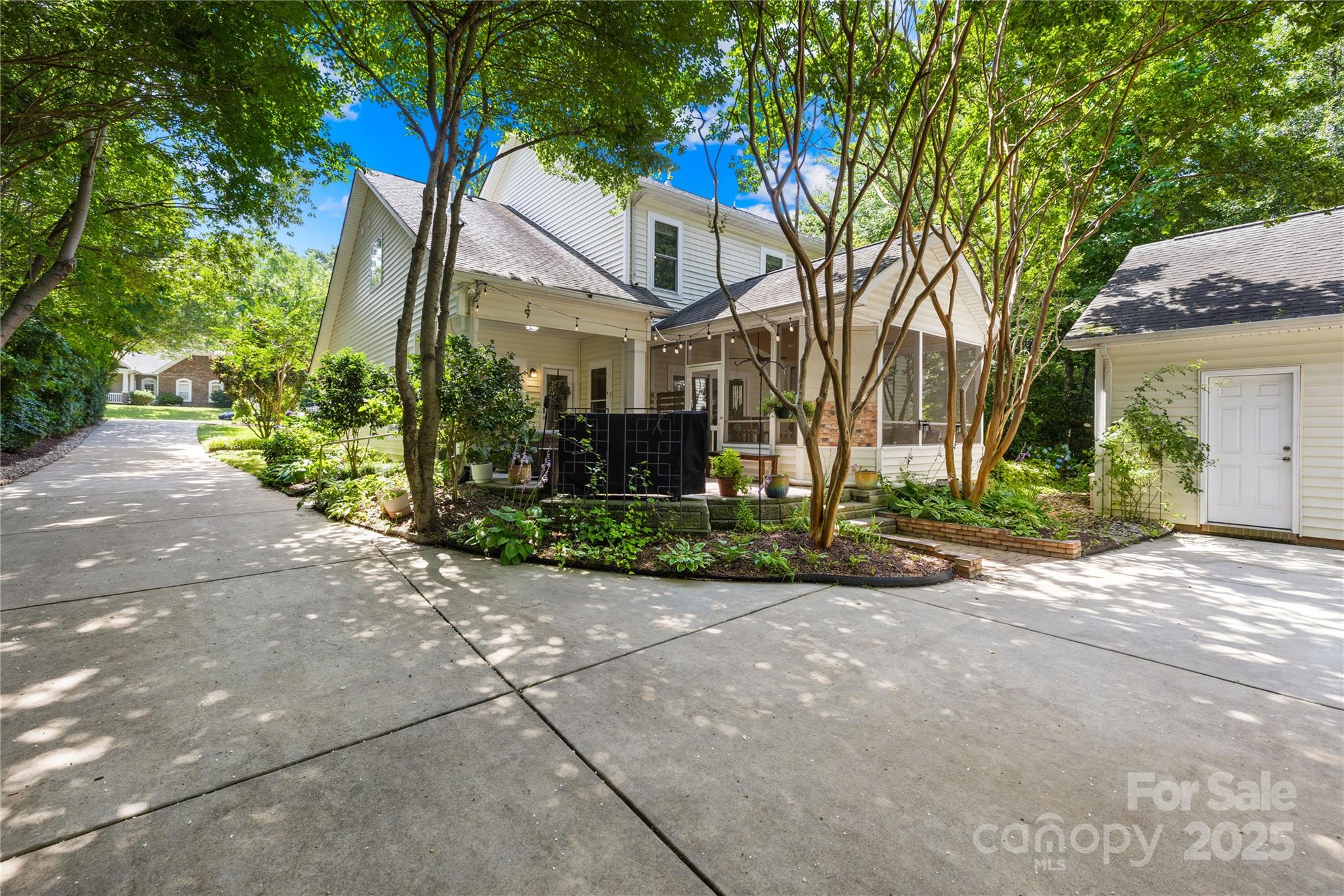 833 Lemond Lane