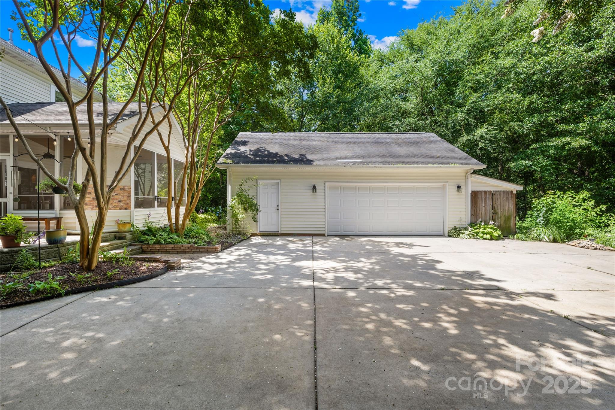 833 Lemond Lane
