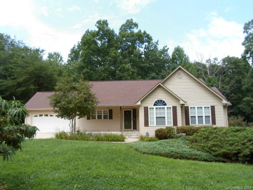 Fantastic Mtn. Manor Subdivision. in KM. Vaulted ceilings in great room w/gas FP. The whole home is bright & sunny. Lots of cabinets in wonderful kit w/lg breakfast bar. Mstr brm has trey ceiling, lg walk in closet, lg bath w/soaking tub & sep shower. Covered back deck overlooks bk yd w/ lovely trees. Purchase now and see how fun the holiday season is in this great cul-de-sac community. AHS warranty included.