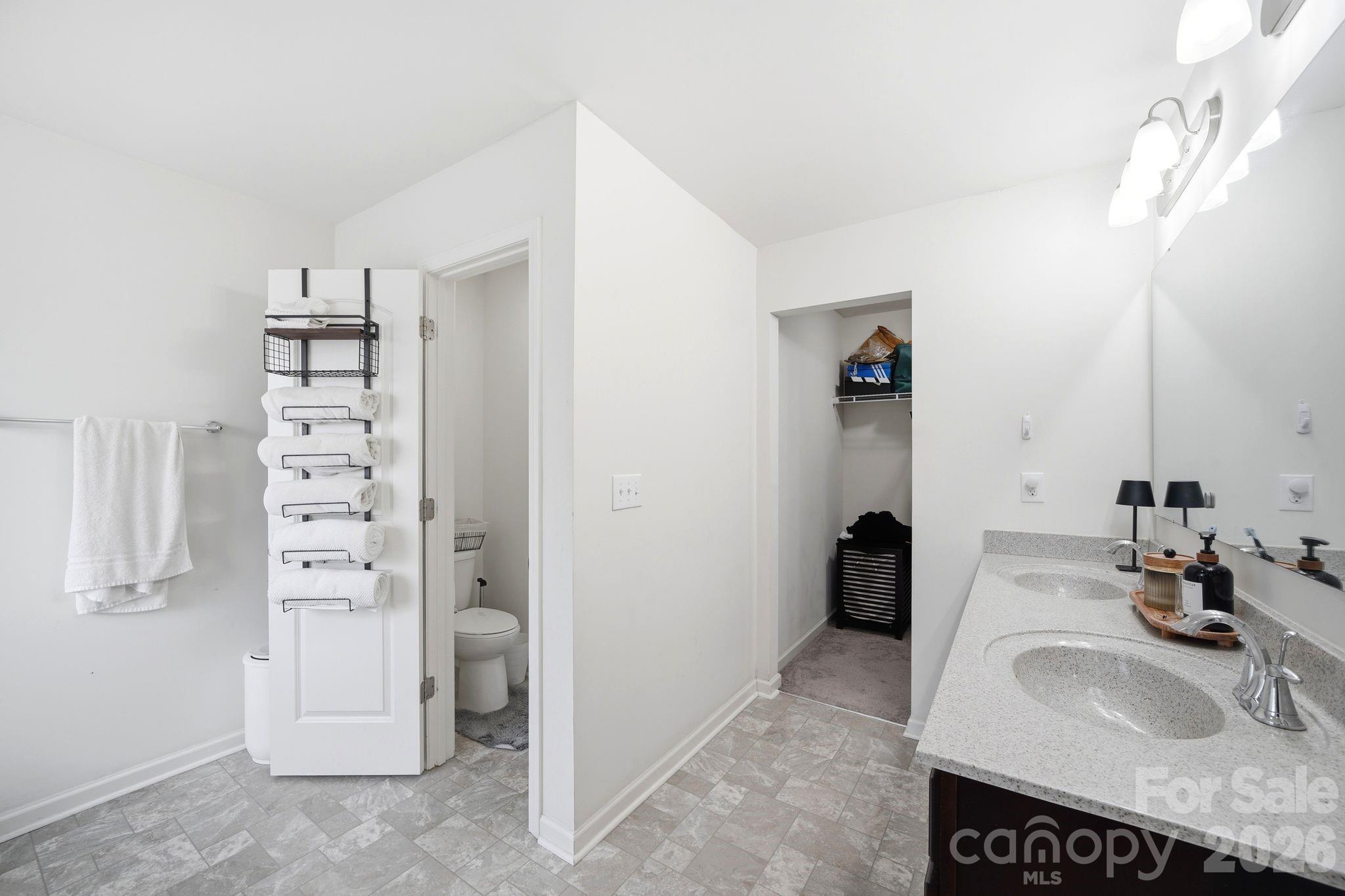 Newport Lakes - Residential