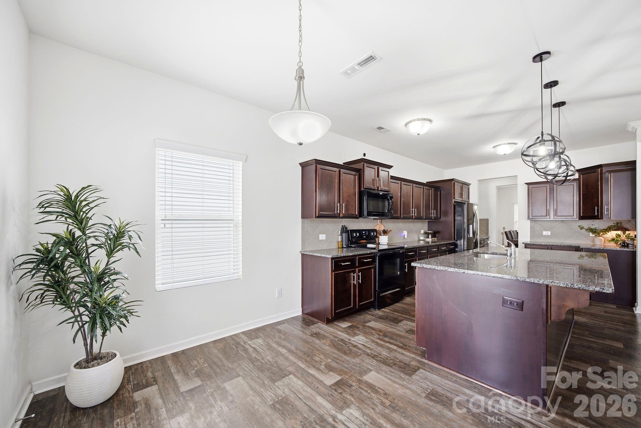 Newport Lakes - Residential