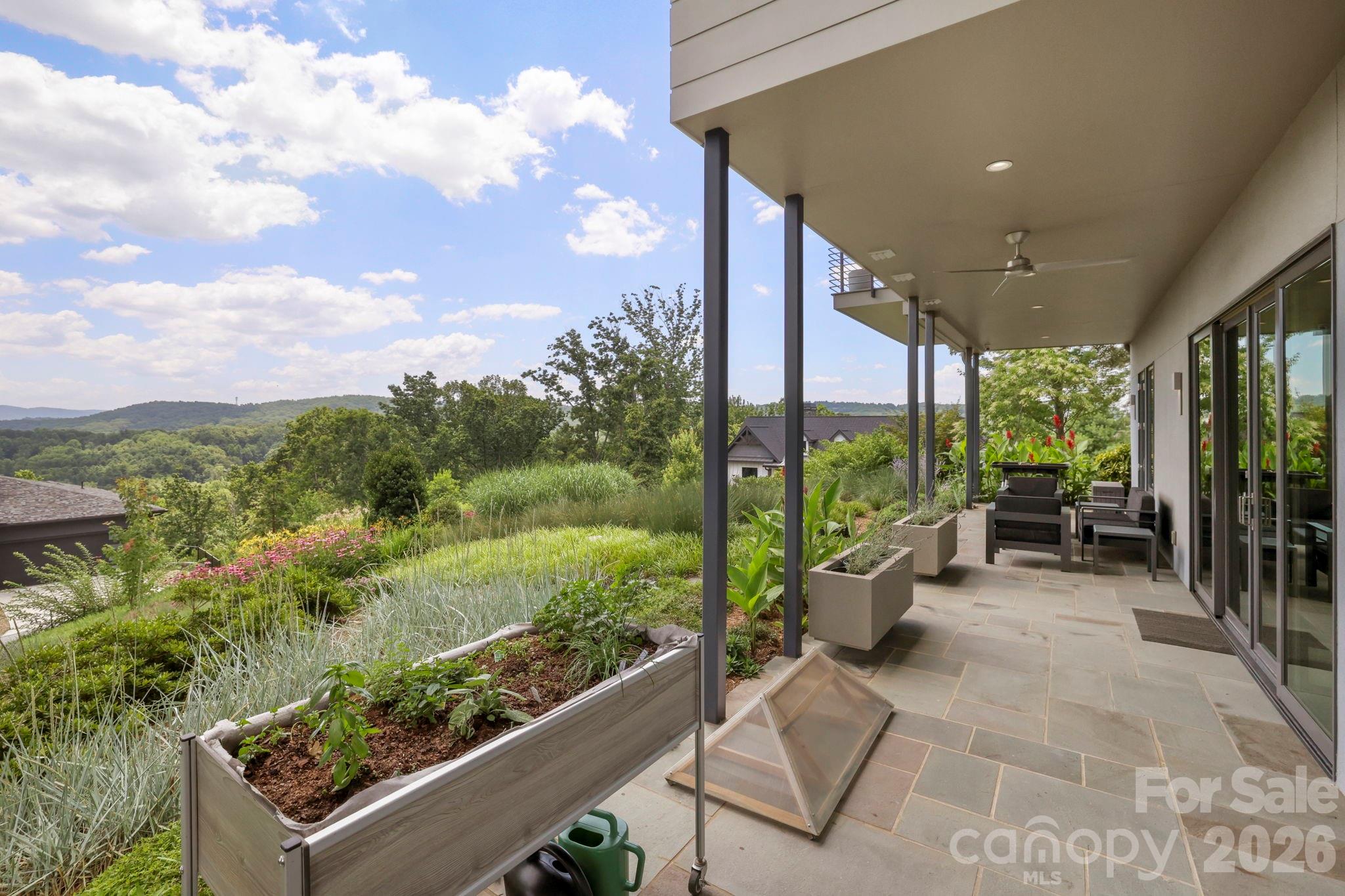 232 Curtain Bluff