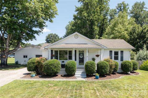 Photo of 419 Big Bend Road, Brevard, NC 28712 (MLS # 4398775)