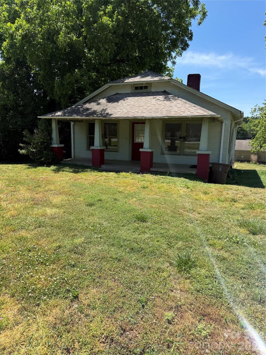 INVESTOR SPECIAL! This 2-bedroom, 1-bath home is centrally located in Shelby and ready for its next owner. With great potential, it would make an excellent rental property or your next investment project. Don’t miss this opportunity—schedule your showing before it’s gone!