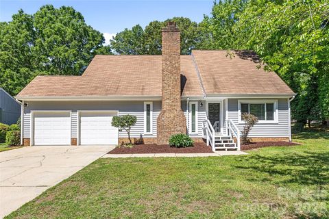 Photo of 9526 Fairway Ridge Road, Charlotte, NC 28277 (MLS # 4376357)