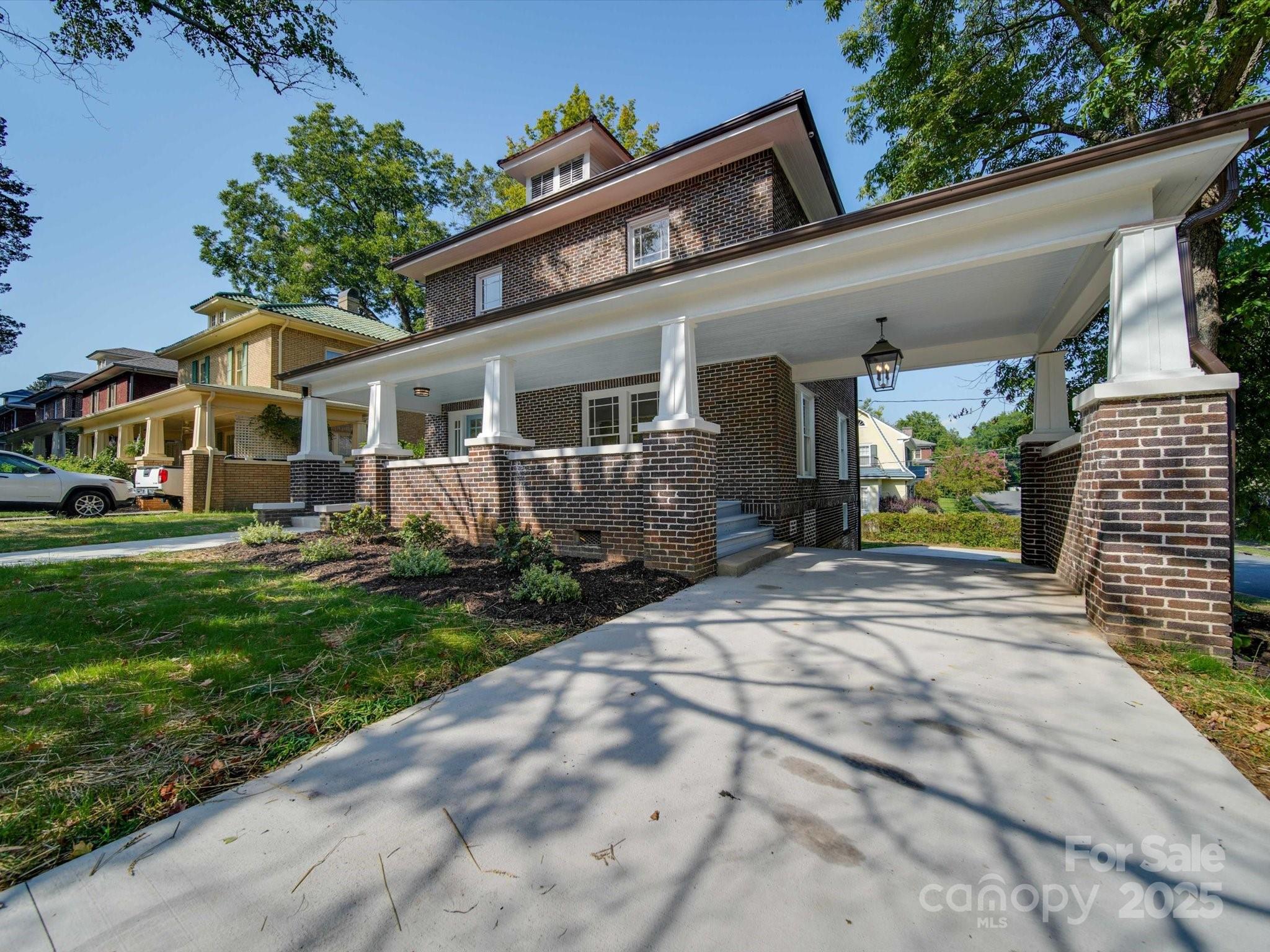 300 W Thomas Street
