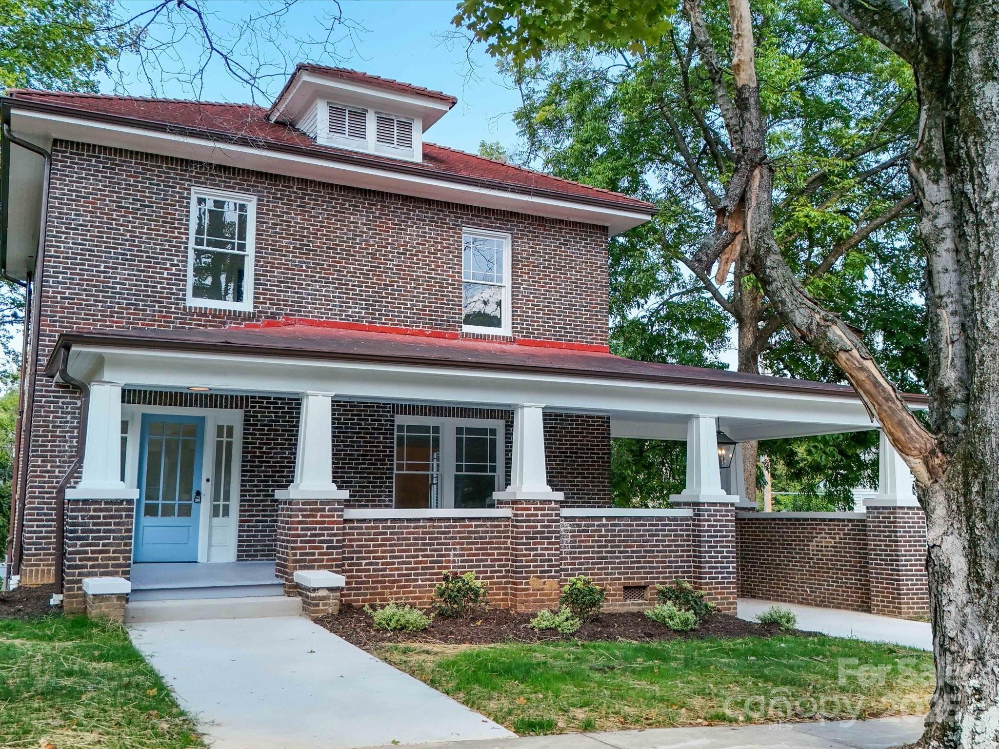 300 W Thomas Street