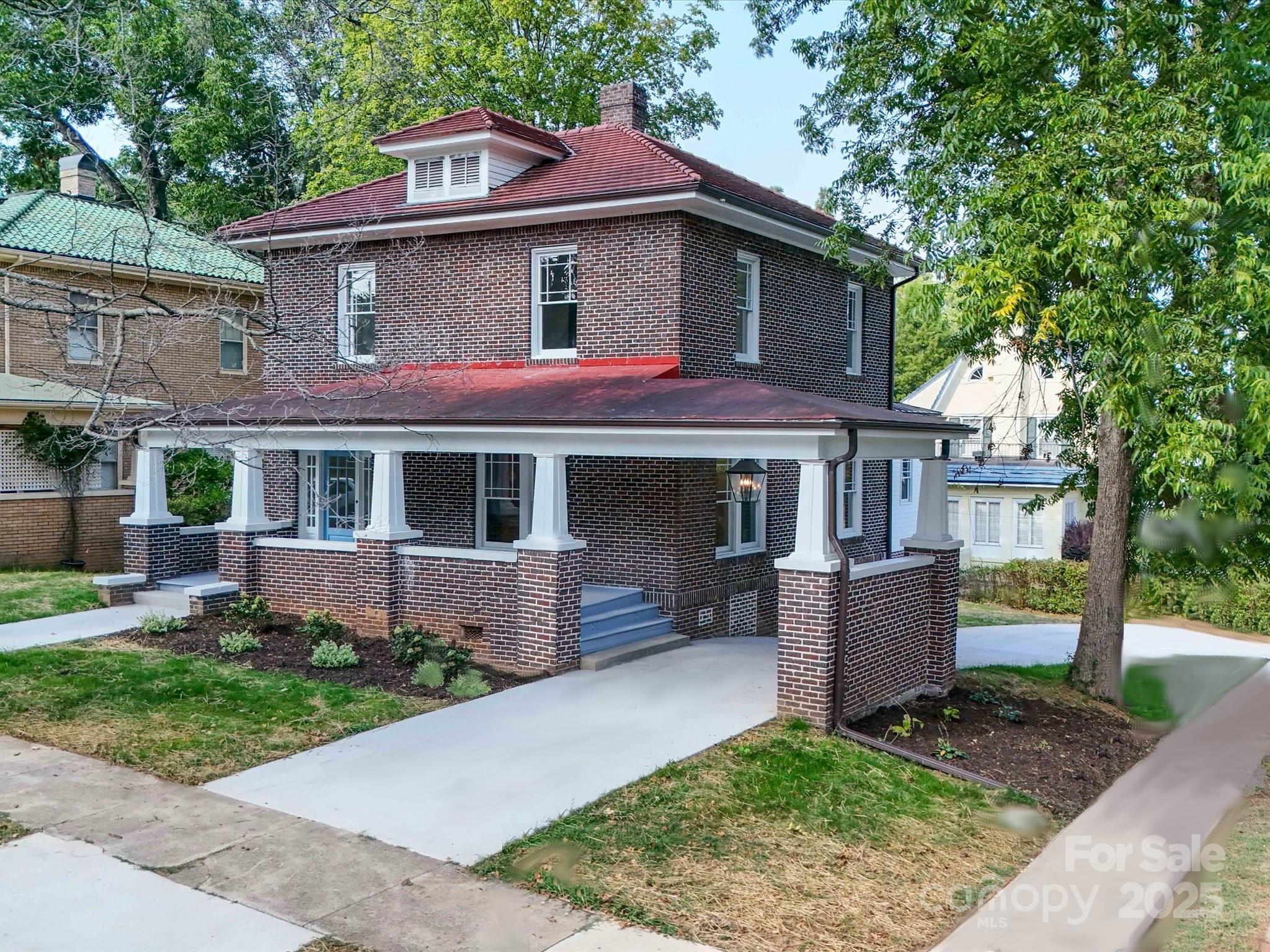 300 W Thomas Street