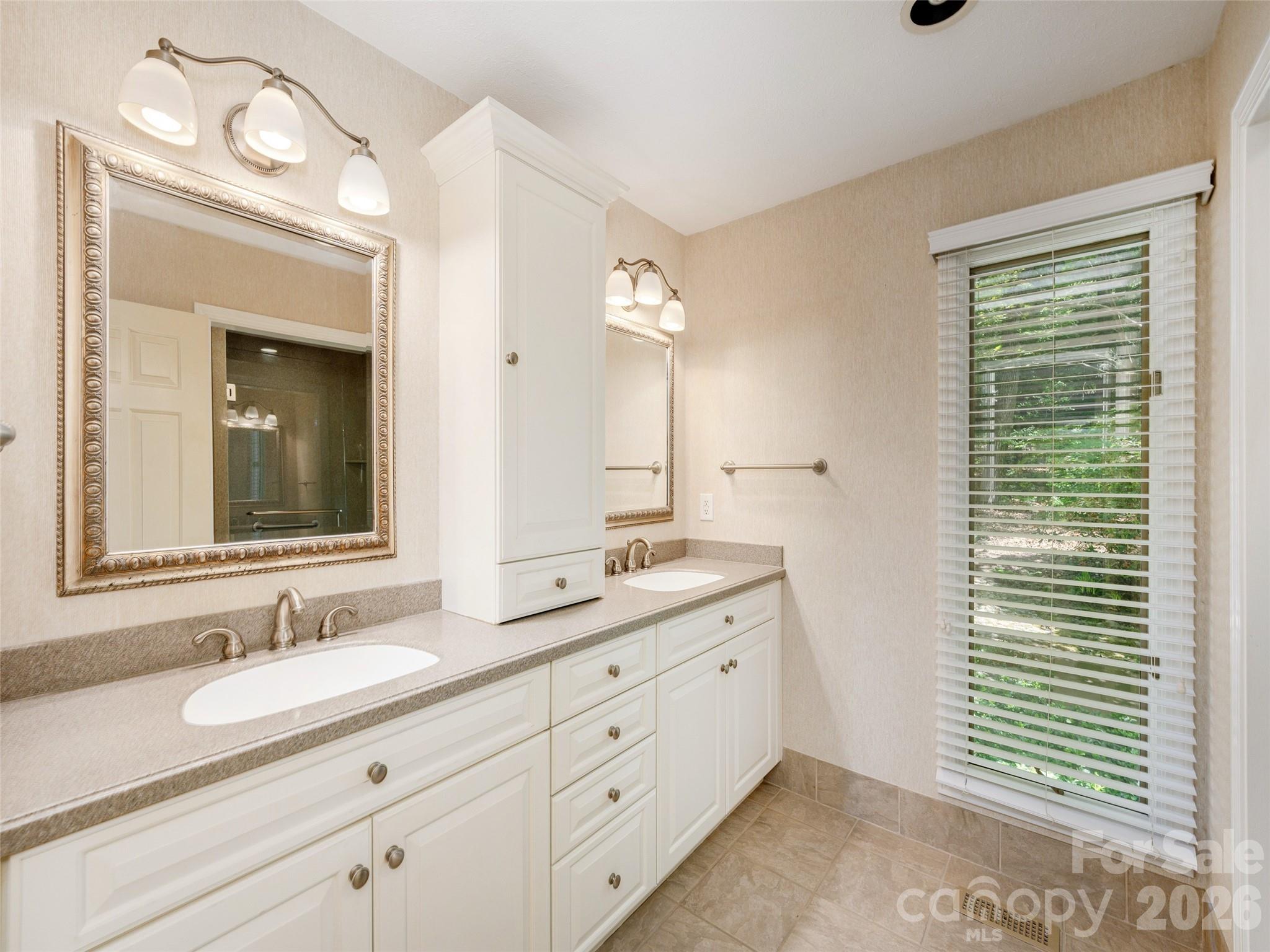 Chanteloupe Ctry Est - Residential