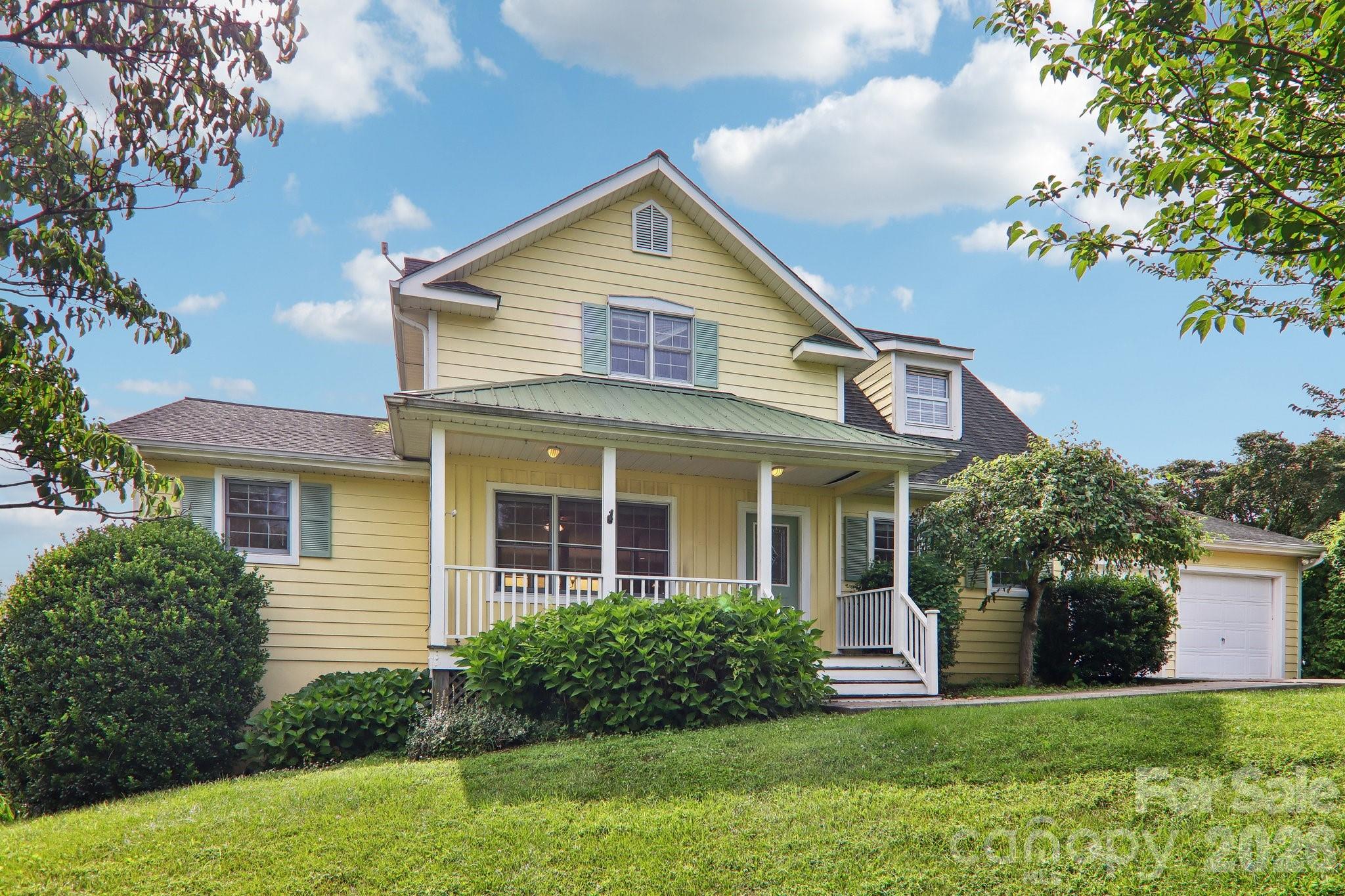 20 Amber Drive, Horse Shoe, NC, 28742