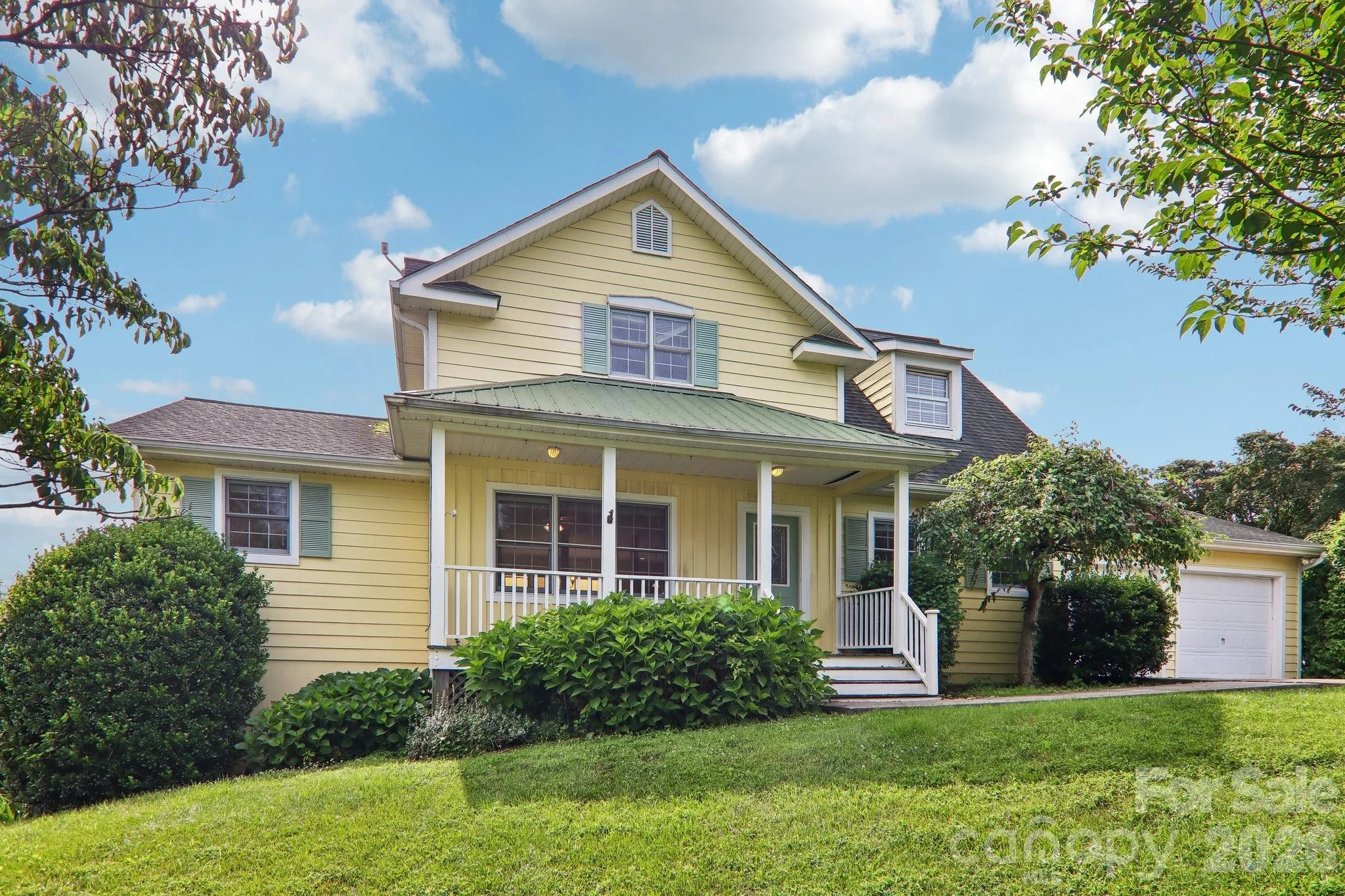 20 Amber Drive, Horse Shoe, NC, 28742