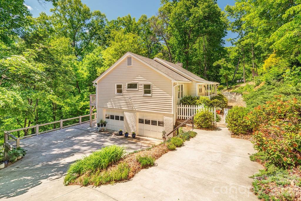 146 Churchill Downs Drive