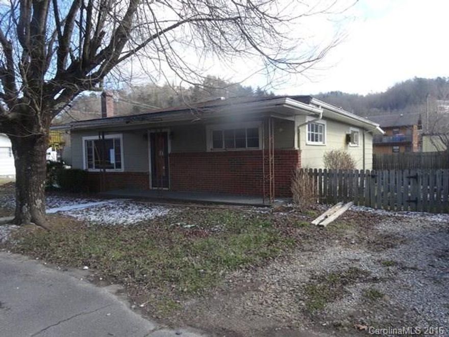 This ranch home is right in town near the train depot, has one level living and a prepared wood stove hearth. A perfect spot for anyone who would like to walk to get to where they want to go and have living in town convenience.