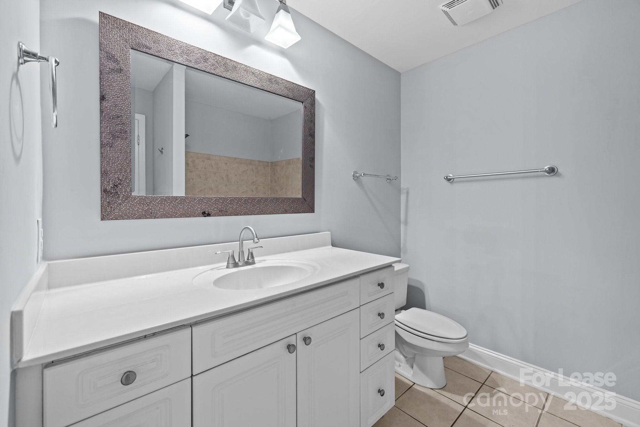 Fifth And Poplar - Residential Lease