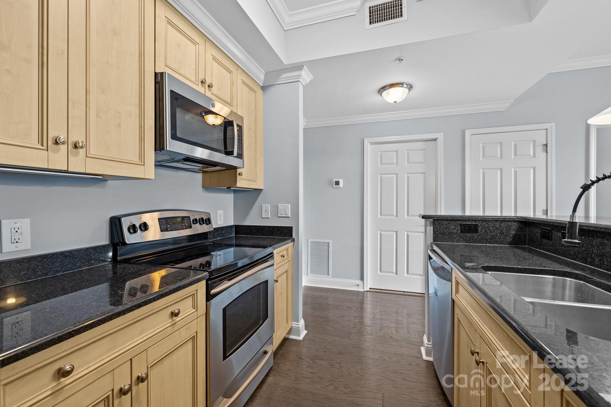 Fifth And Poplar - Residential Lease