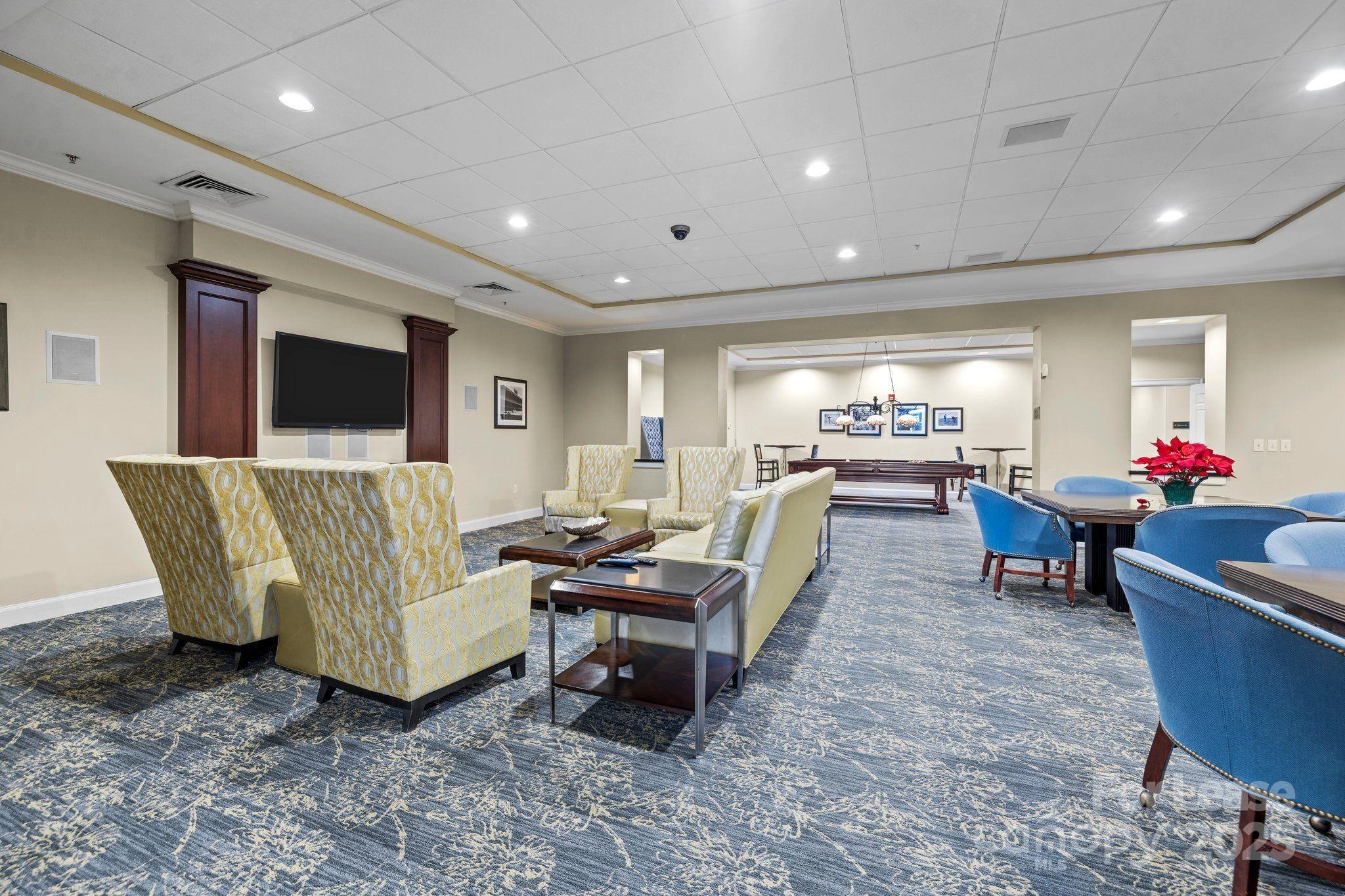 Fifth And Poplar - Residential Lease