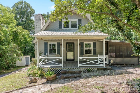 Photo of 177 E Poplar Drive, Hendersonville, NC 28792 (MLS # 4387159)