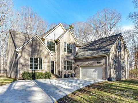 1409 BLOOMSBERRY Lane Waxhaw NC 28173