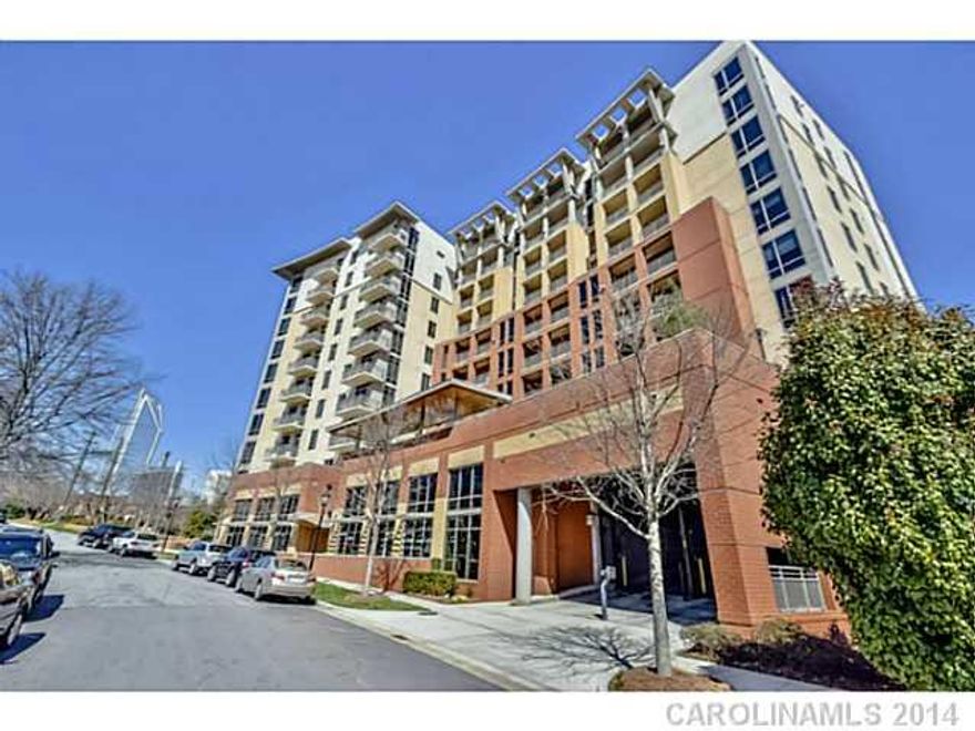 Stunning Center City skyline views from this 5th floor condo. Walls of windows ,an over sized porch, granite, gas range/ oven, spacious closets w/ custom builtins. Amenities include beautiful pool deck w outdoor fireplace and kitchen, a gym and lounge, and an on site concierge. Lobby includes a presentation of fossils; elegance, location, extraordinary finishes - Royal Court!