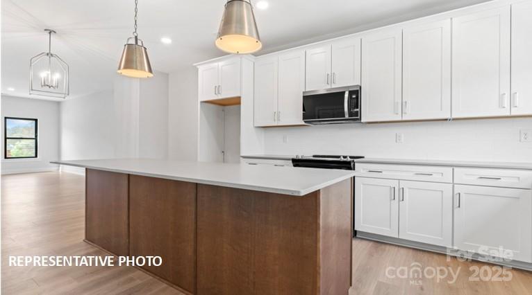 740 Falling Oak Alley 24