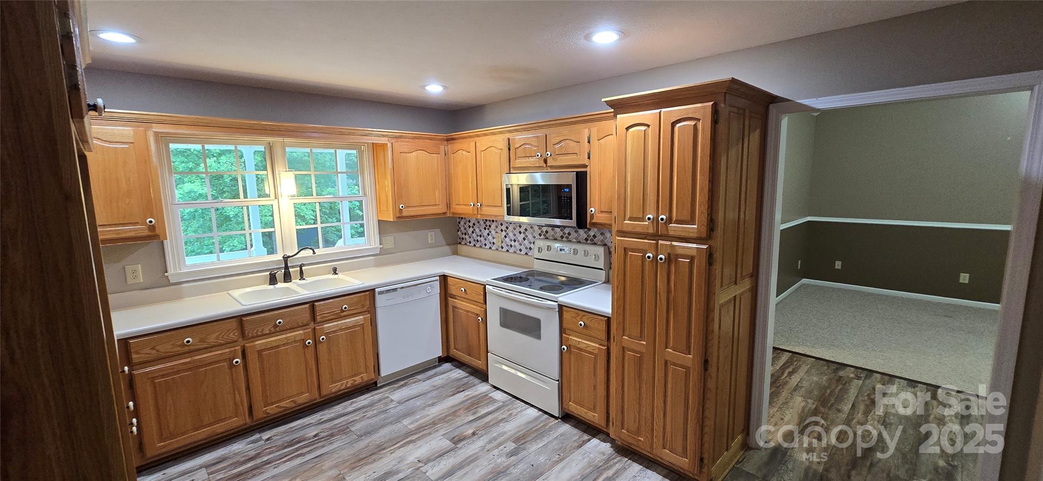 Hemlock Crossing - Residential