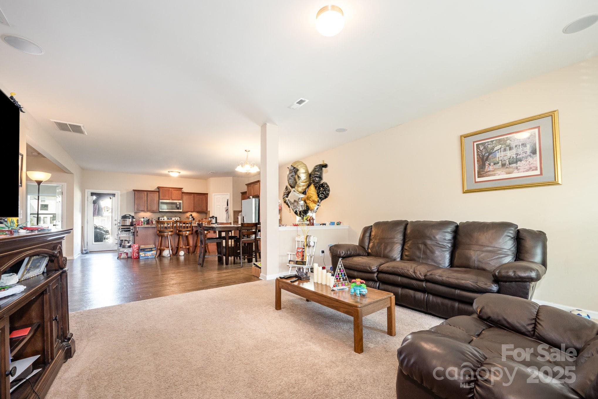 834 Von Buren Boulevard