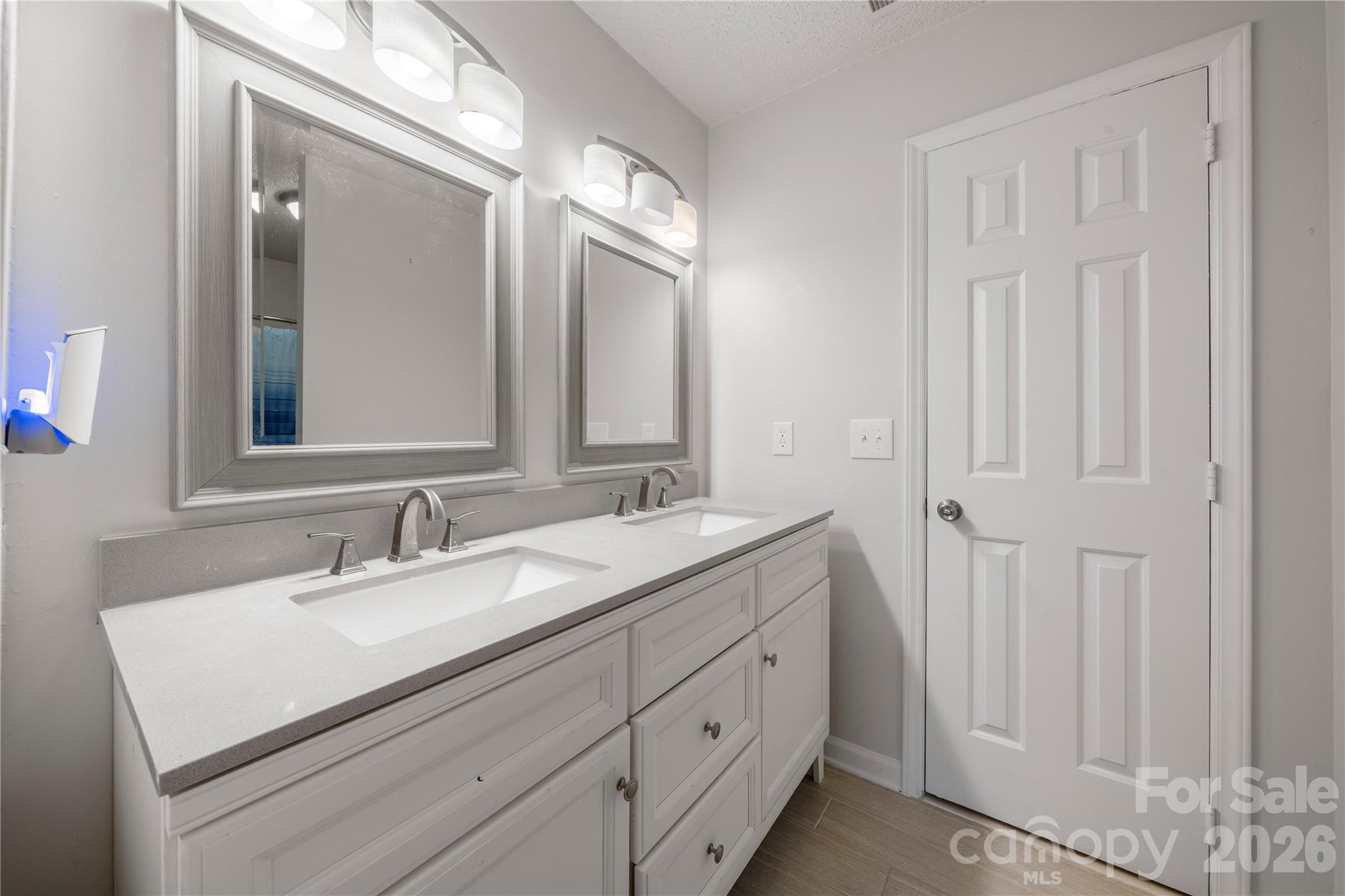 Tega Cay - Residential