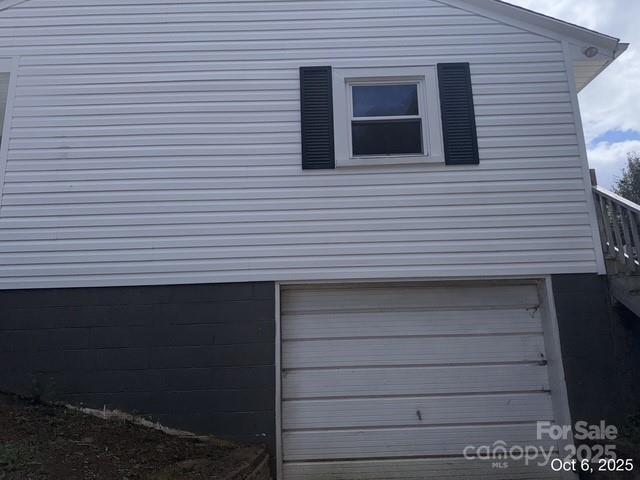 713 Circle Drive NE