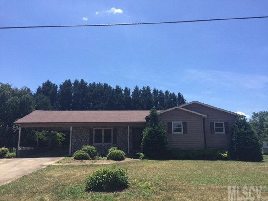 This home has great curb appeal and has a lot to offer a new buyer. Super convenient to 321, the community college and the new Wal Mart grocery store. Home has open floor plan with kitchen, dining and living room. All bedrooms are good size and master bedroom has a full bath. All of this offered with a full basement and garage door. Nice back yard is great for kids! Home needs some interior repairs and could use a fresh coat of paint. Just a little elbow grease and this home will shine right up. Home is being sold AS-IS and seller will not make any repairs.