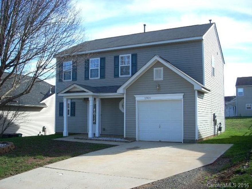 Open plan with fresh paint and carpet. Large sunny loft. Kitchen open to large eat-in area and Great Room with fireplace. Most of the windows and sliding glass door being replaced now under builder warranty. Close to Rivergate Shopping