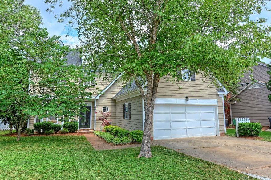 Wonderful open floor plan w/ a great flow for entertaining! Spacious feel thru-out w/ a formal LR/DR combo & 9' ceilings on main level. Dual Bay windows provide lots of natural light. Vaulted ceiling in mstr BR & bath. Brand new carpet! Brkfst area opens to the extra lg 20x20 patio which provides lots of outdoor living space great for BBQ's & family time. Let the pets run free in the fncd yard! Just a short walk to pool, tennis & playground. New HVAC 2013 & roof 2011. Close to shopping & dining.