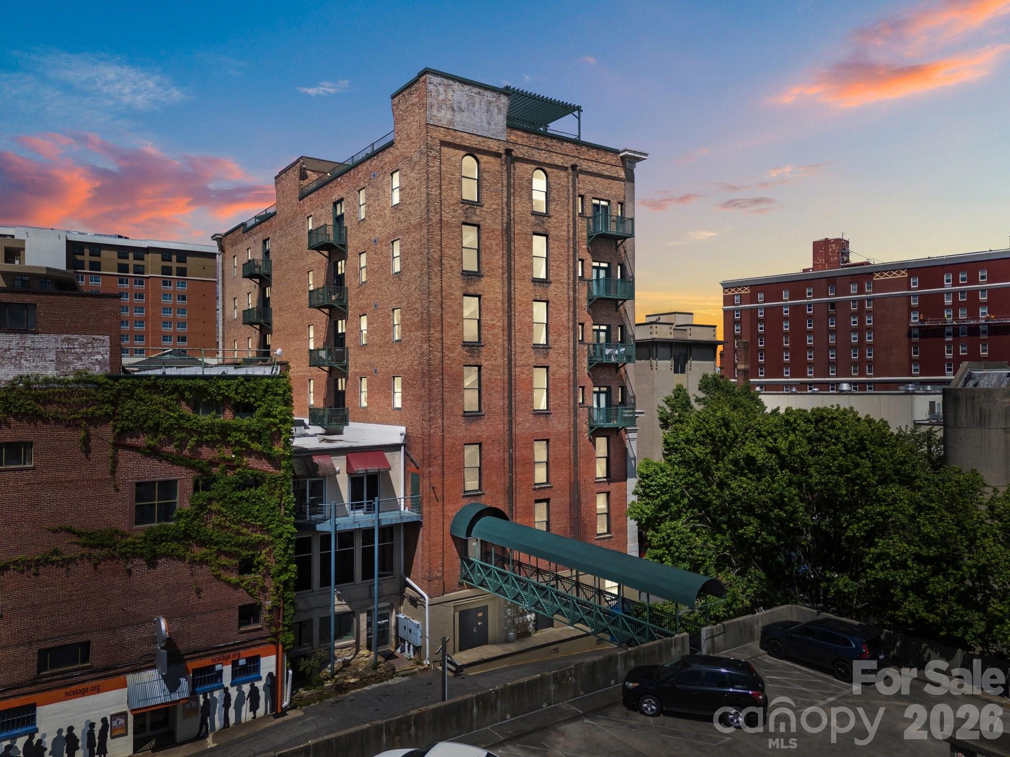 84 W Walnut Street 405