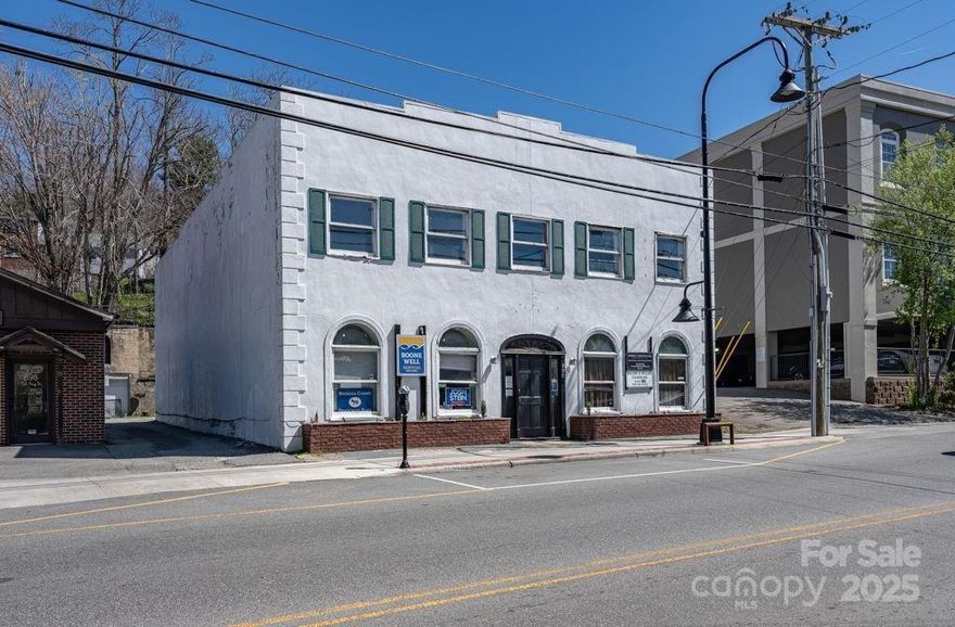 Location! Location! Location! Historic downtown Boone commercial building offering over 5600Sq.ft. with high visibility located near the courthouse, and AppState campus. Easy access directly off King St on AppalCart route and within walking distance to campus and many downtown establishments. This building consists of 16 private office spaces, 1 kitchen and 4 private baths. Some offices can be combined to offer larger suites. Currently 8 offices are rented and 8 are vacant. Two baths have been recently remodeled. This building offers tons of potential for many different uses with high foot traffic and high vehicle traffic count!