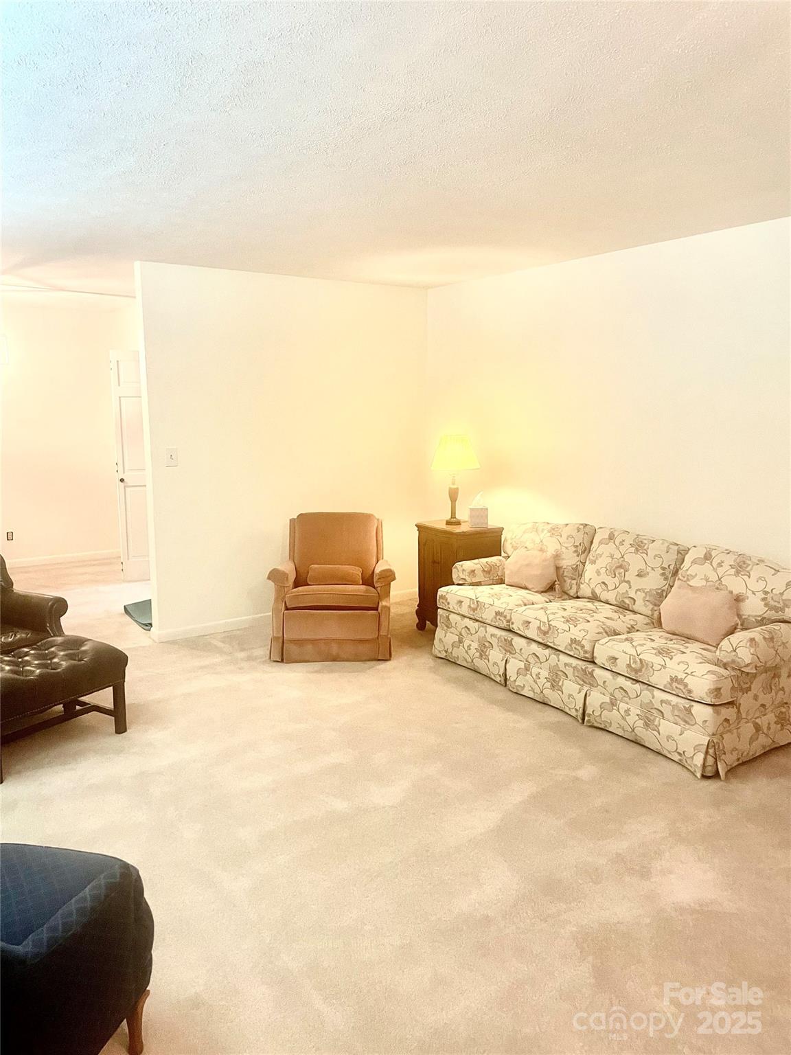 3321 Hollyhill Circle