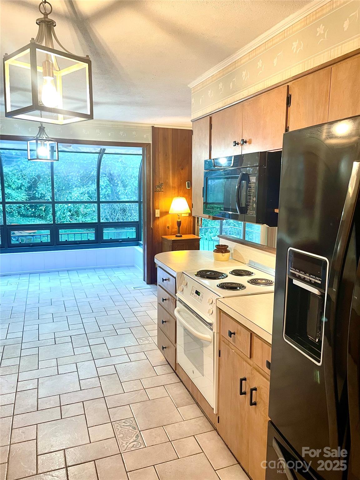 3321 Hollyhill Circle
