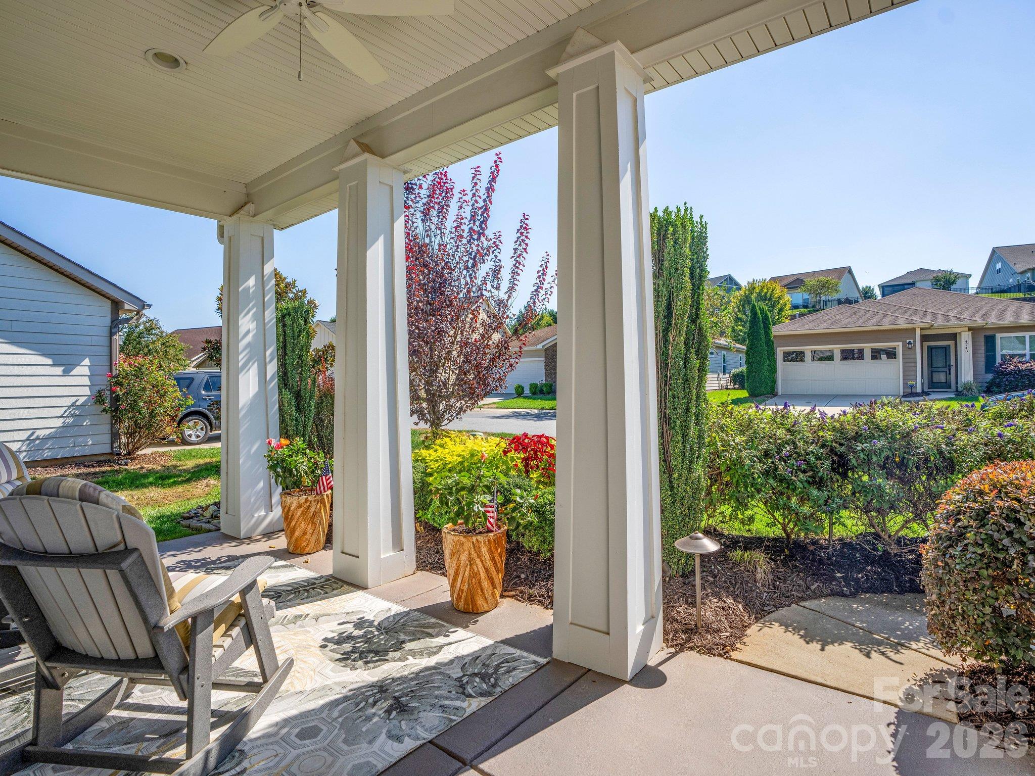 4738 Looking Glass Trail