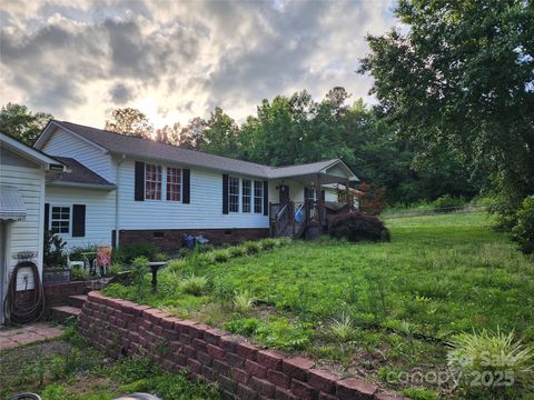 1116 Lewis Ferry Road Statesville NC 28677