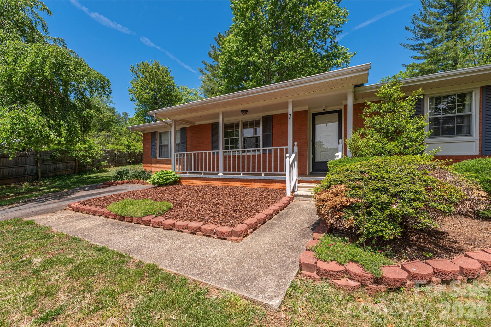 7 Crestview Court