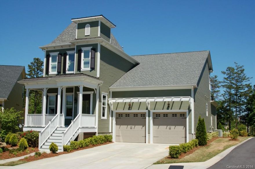 Fabulous 3-4 bedroom home (4th bedroom does not have closet) with 3 full baths.  Totally open floor plan with extremely spacious family room and master bedroom on main level.  Home overlooks the Springfield driving range, with wooded backdrop as well.  Gorgeous chef's kitchen features stainless vent hood over 5 burner gas range.  Abundant cabinet space and exotic granite countertops.  Rental includes grass-cutting.