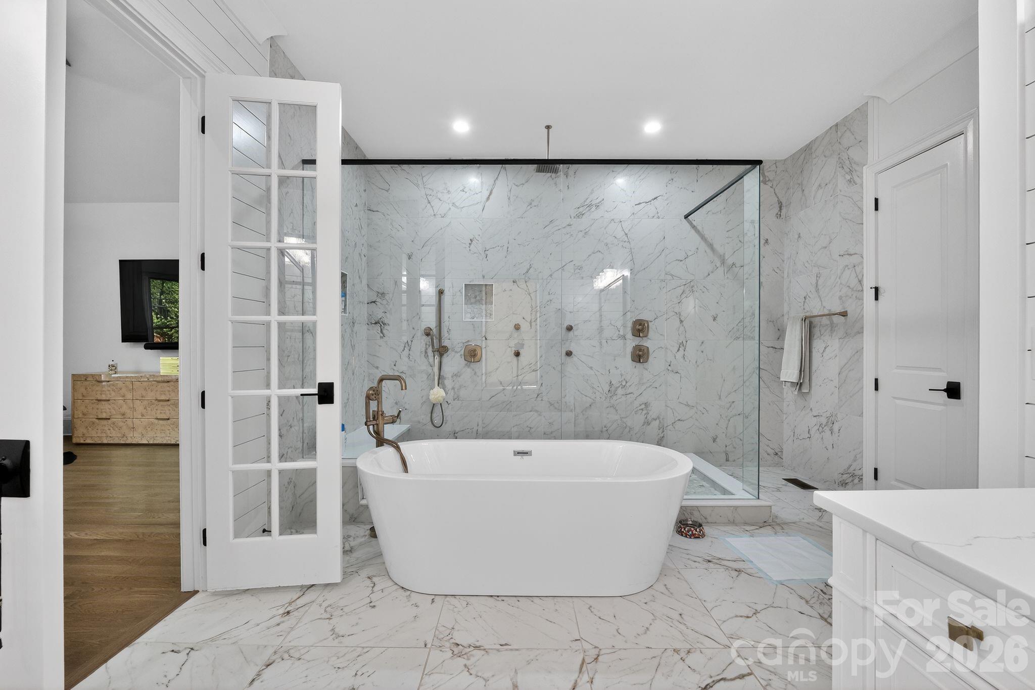 Mia Manor - Residential