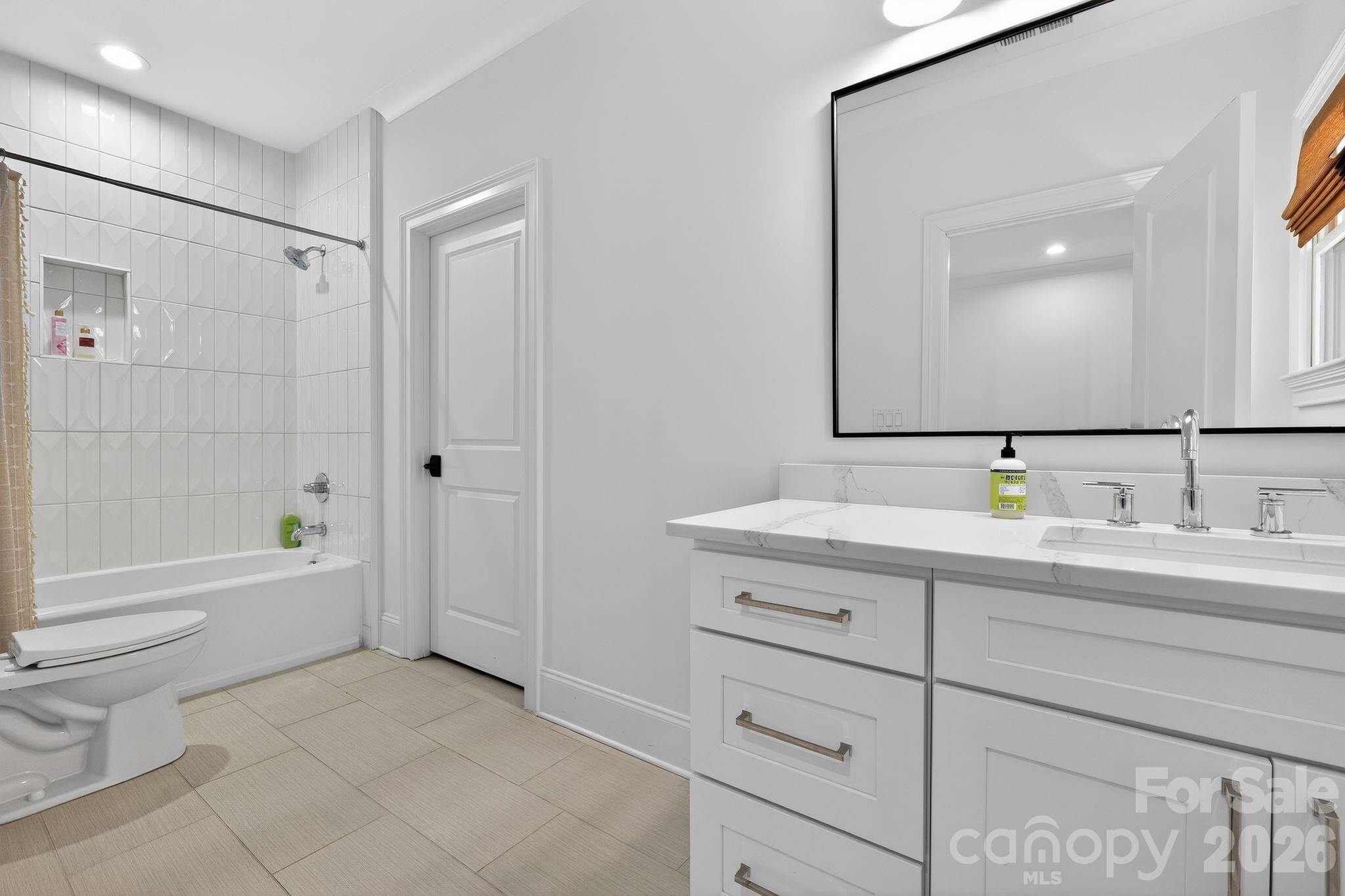 Mia Manor - Residential