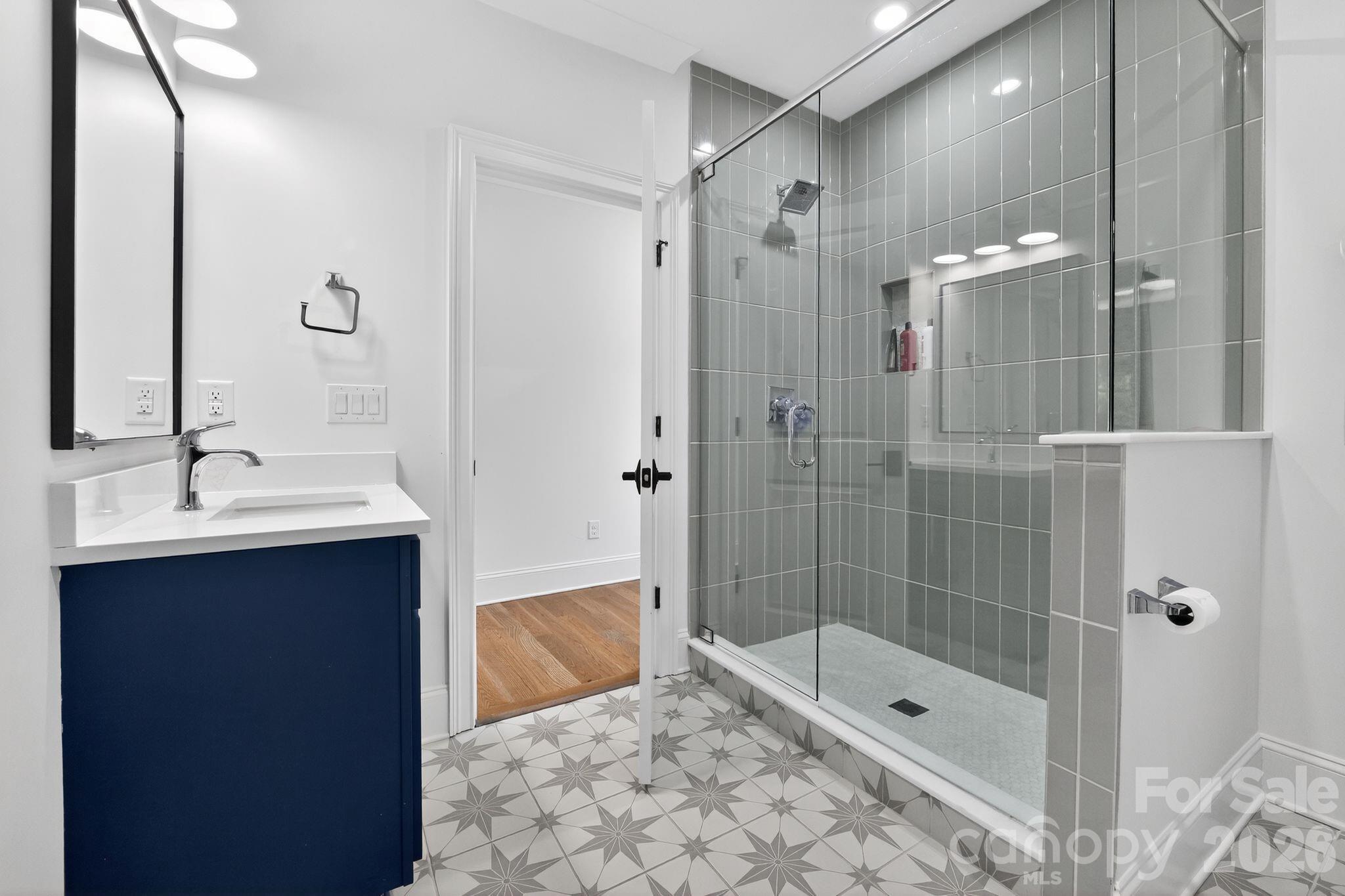 Mia Manor - Residential