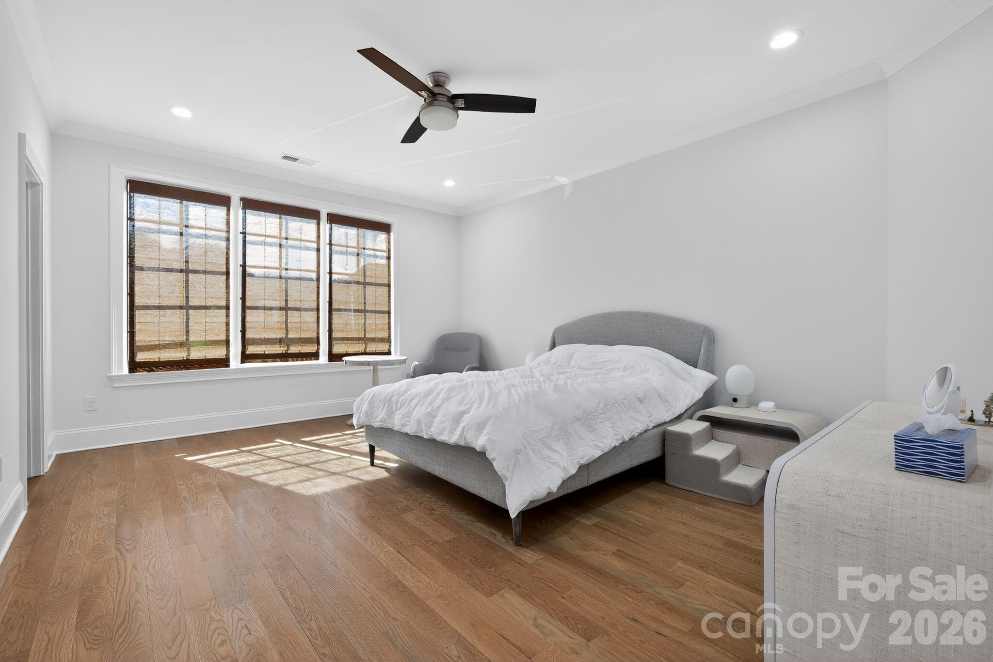 Mia Manor - Residential