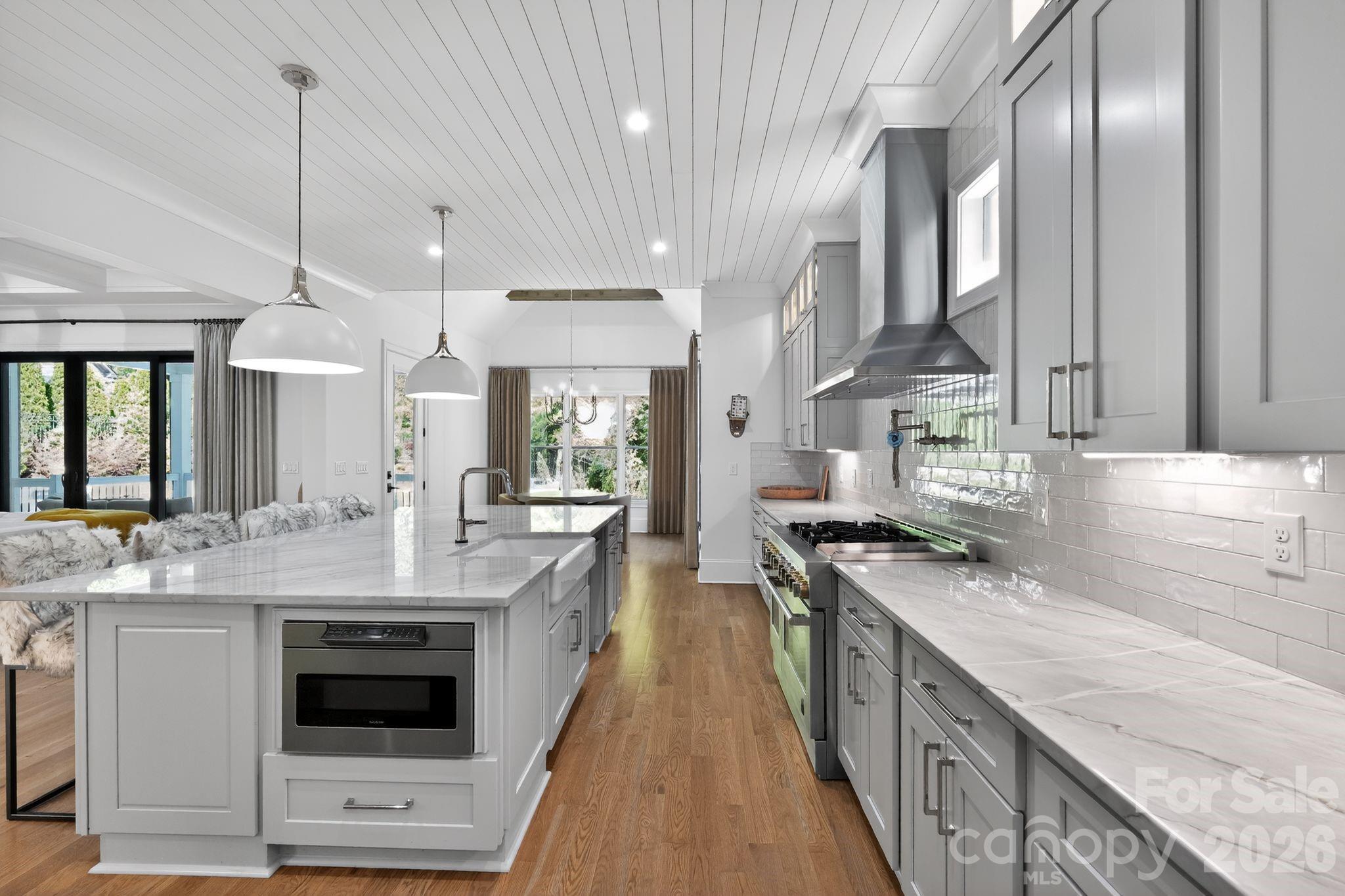 Mia Manor - Residential